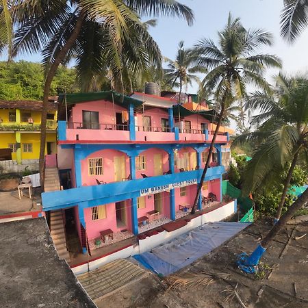 Om Ganesh Guest House Cliffside Арамбол Екстериор снимка