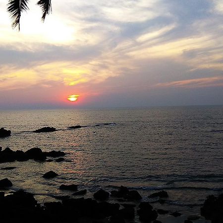 Om Ganesh Guest House Cliffside Арамбол Екстериор снимка