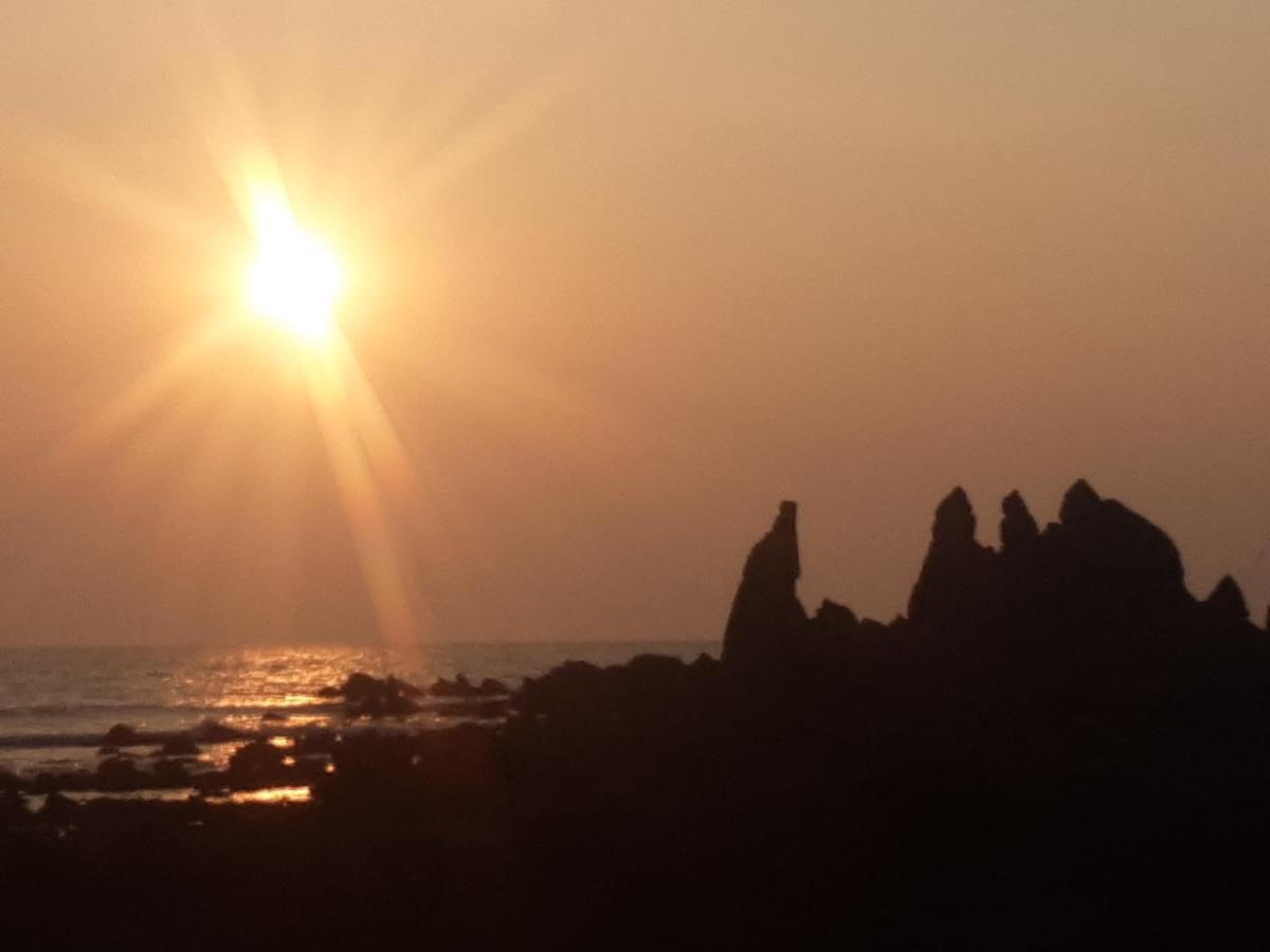 Om Ganesh Guest House Cliffside Арамбол Екстериор снимка