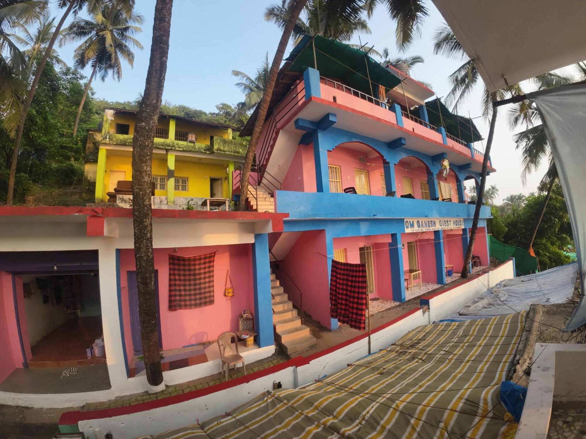 Om Ganesh Guest House Cliffside Арамбол Екстериор снимка