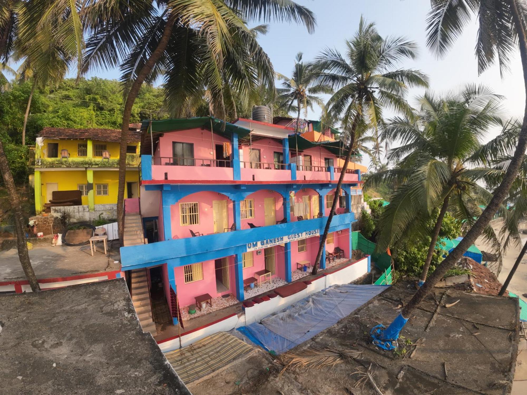 Om Ganesh Guest House Cliffside Арамбол Екстериор снимка