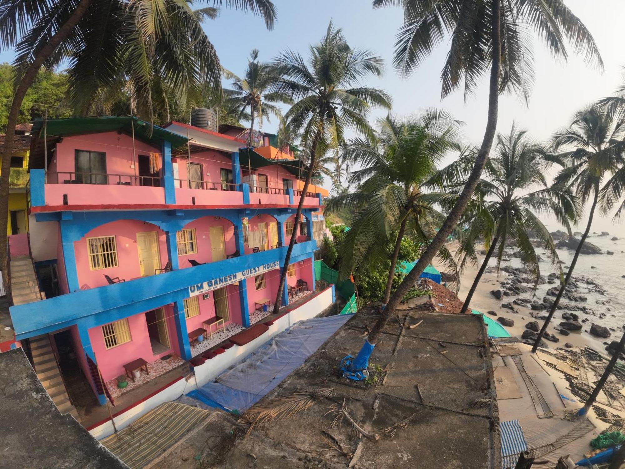 Om Ganesh Guest House Cliffside Арамбол Екстериор снимка