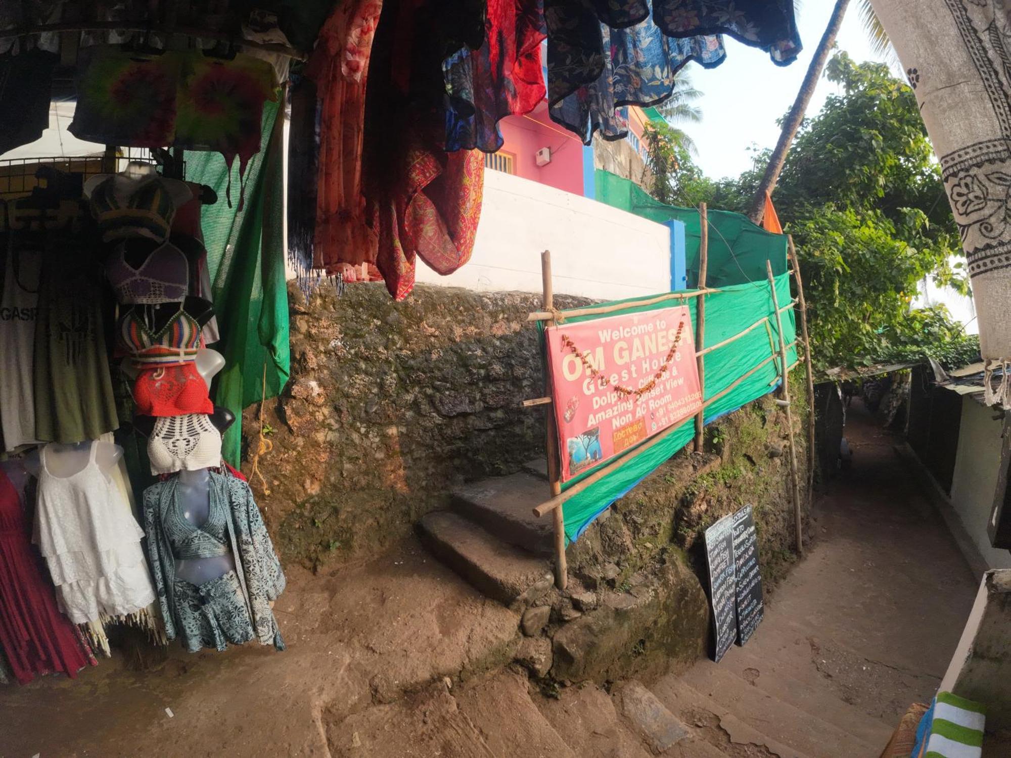 Om Ganesh Guest House Cliffside Арамбол Екстериор снимка