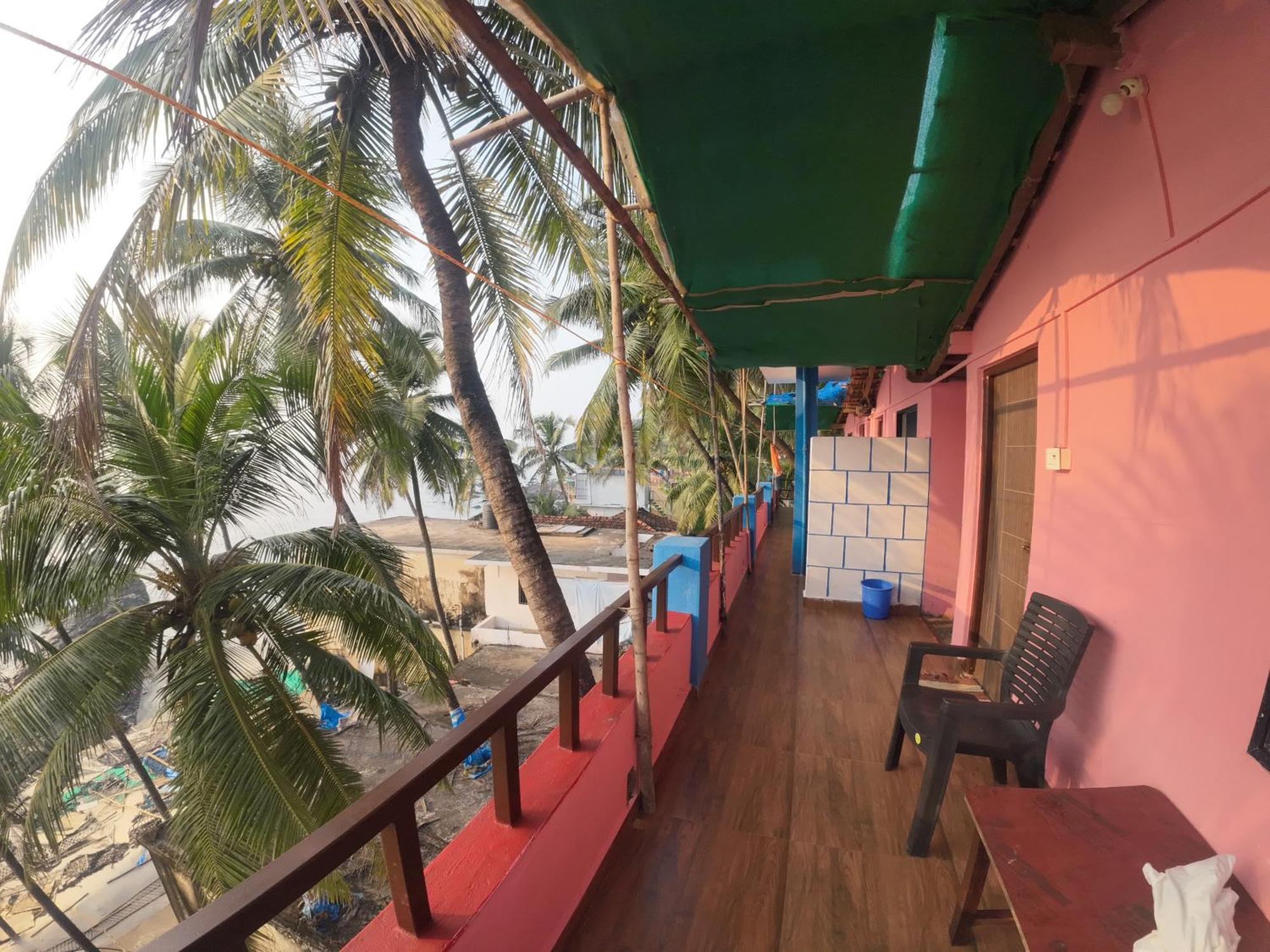 Om Ganesh Guest House Cliffside Арамбол Екстериор снимка