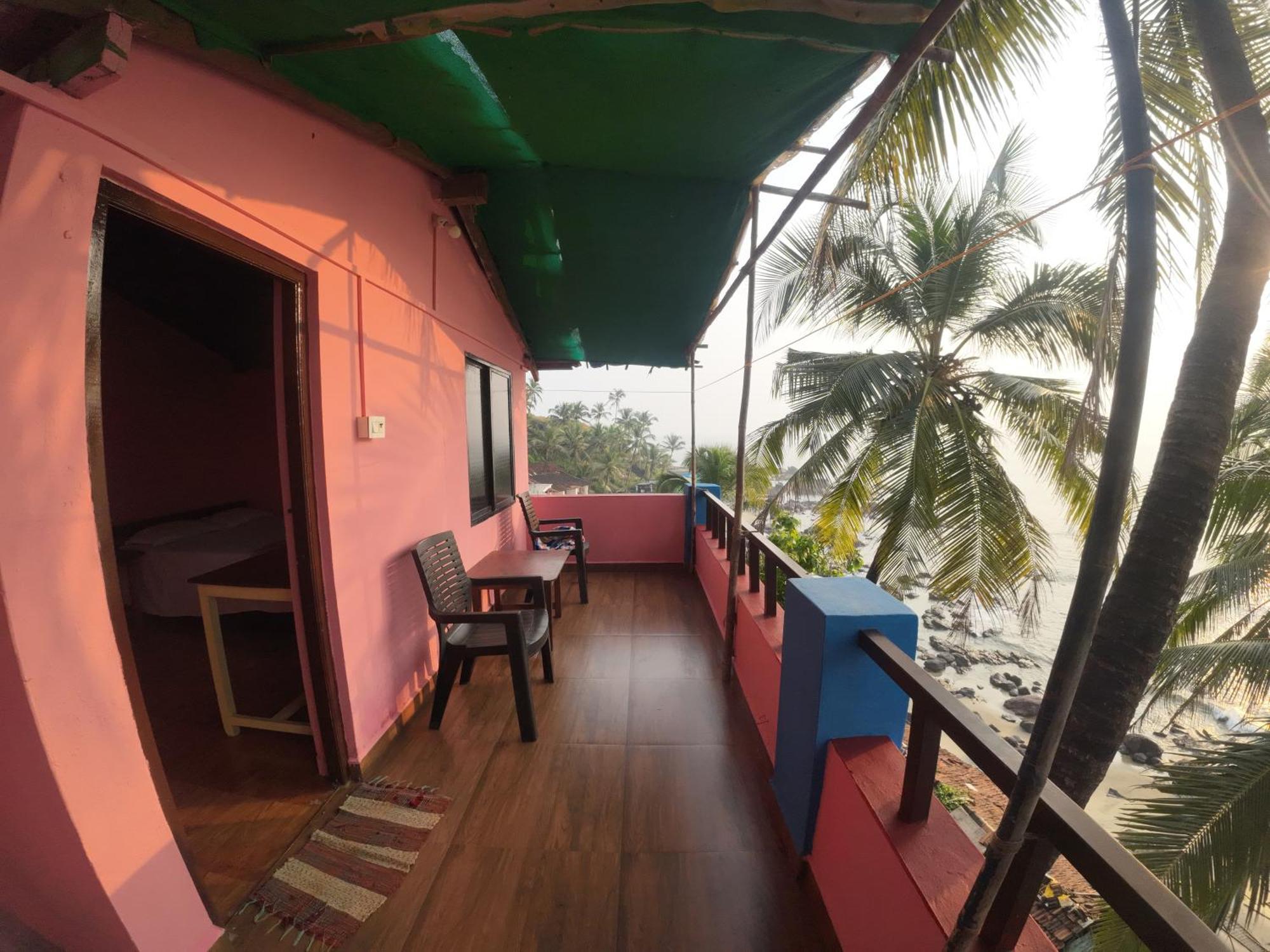Om Ganesh Guest House Cliffside Арамбол Екстериор снимка