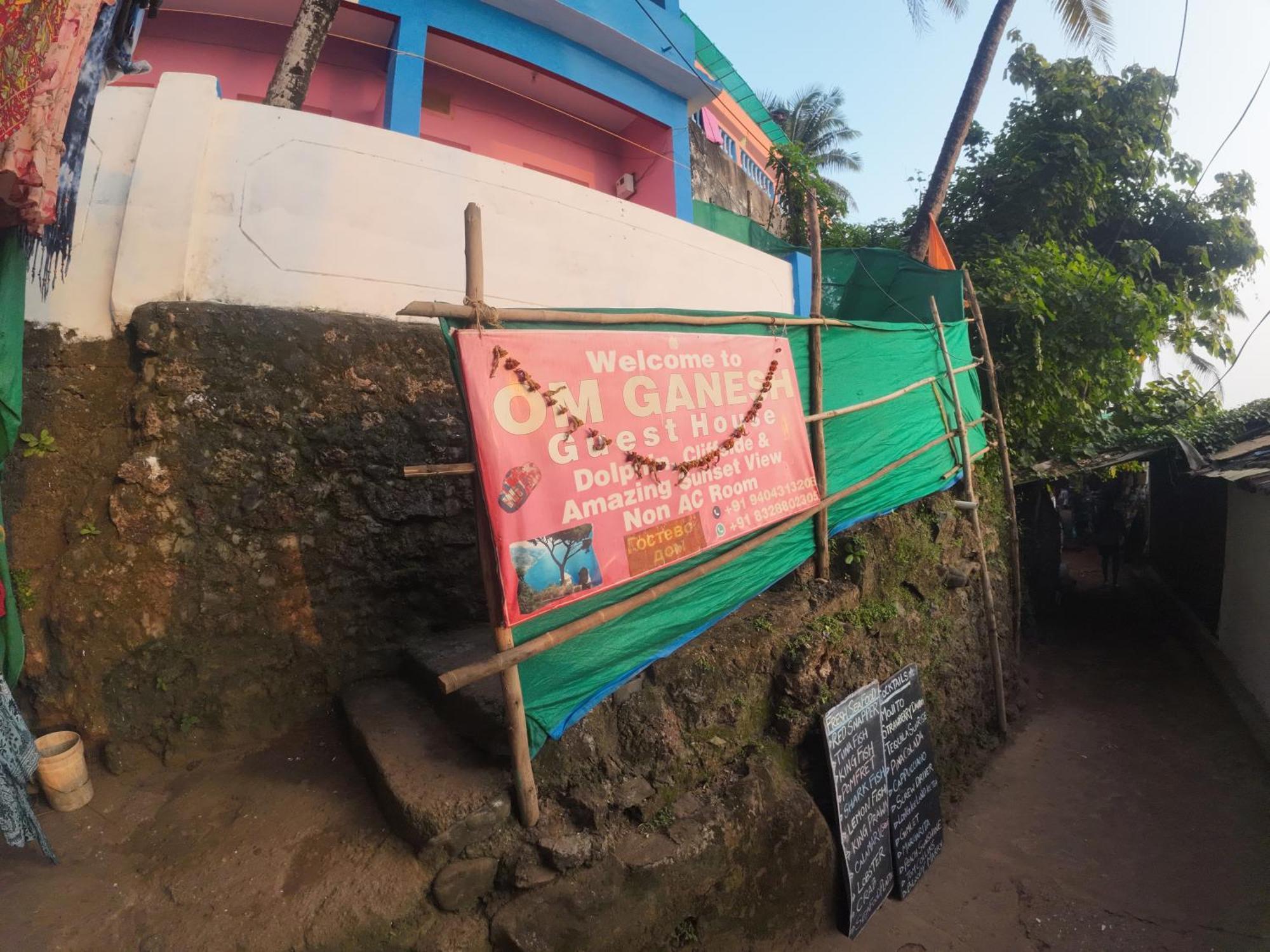 Om Ganesh Guest House Cliffside Арамбол Екстериор снимка