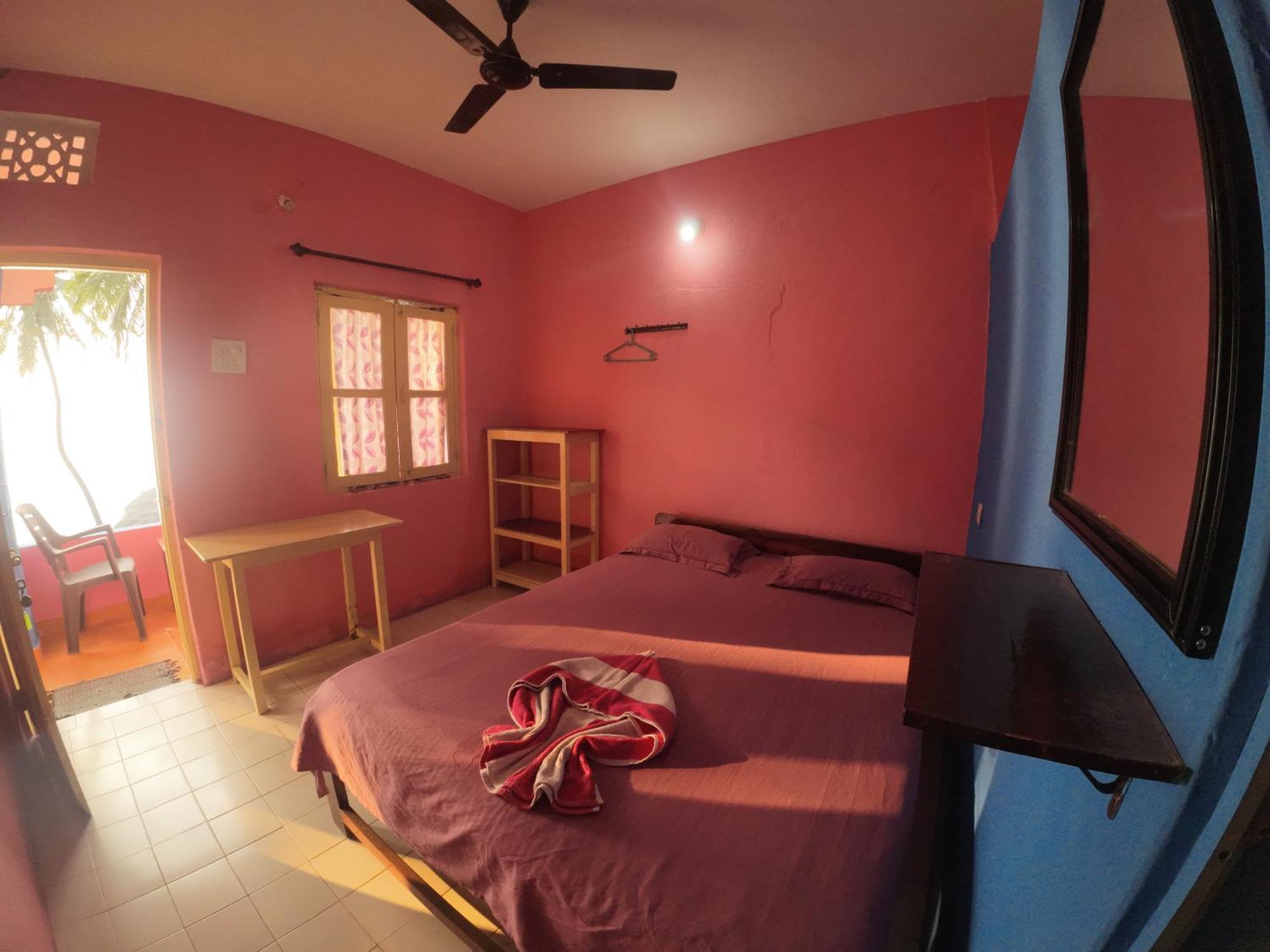 Om Ganesh Guest House Cliffside Арамбол Екстериор снимка