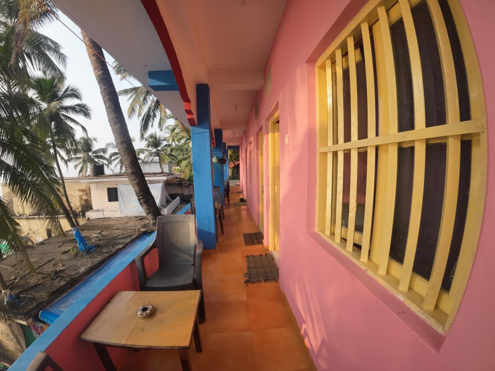 Om Ganesh Guest House Cliffside Арамбол Екстериор снимка