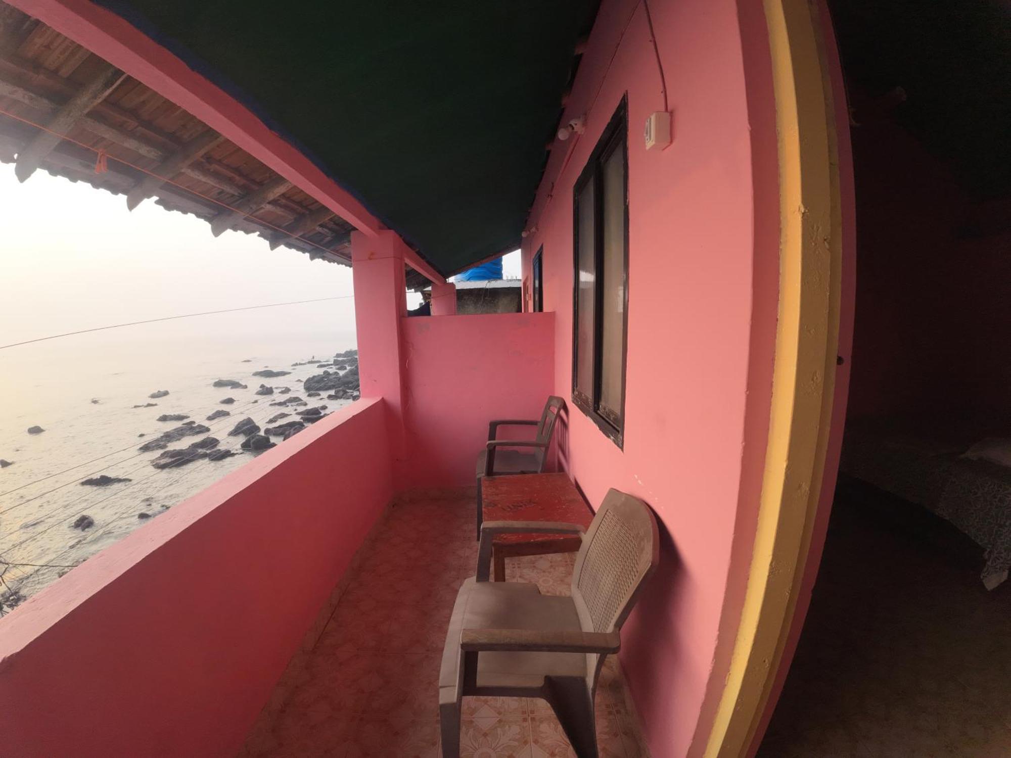 Om Ganesh Guest House Cliffside Арамбол Екстериор снимка