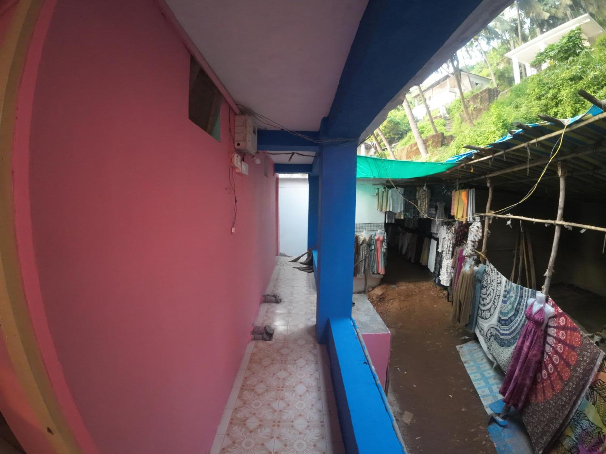 Om Ganesh Guest House Cliffside Арамбол Екстериор снимка