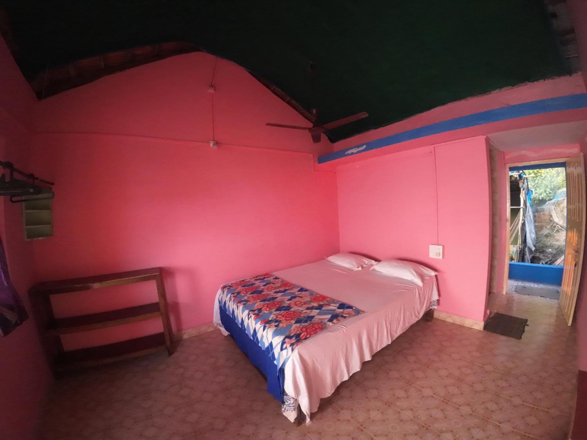 Om Ganesh Guest House Cliffside Арамбол Екстериор снимка