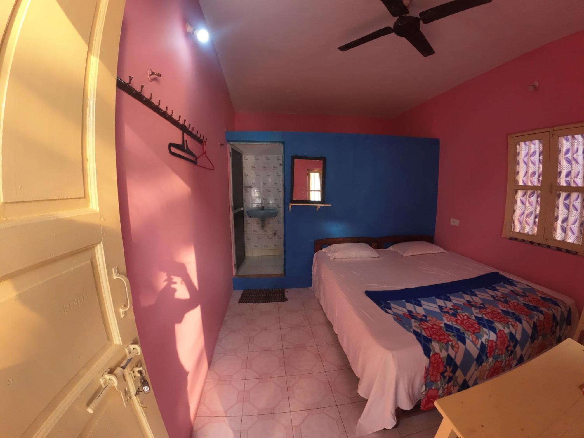 Om Ganesh Guest House Cliffside Арамбол Екстериор снимка