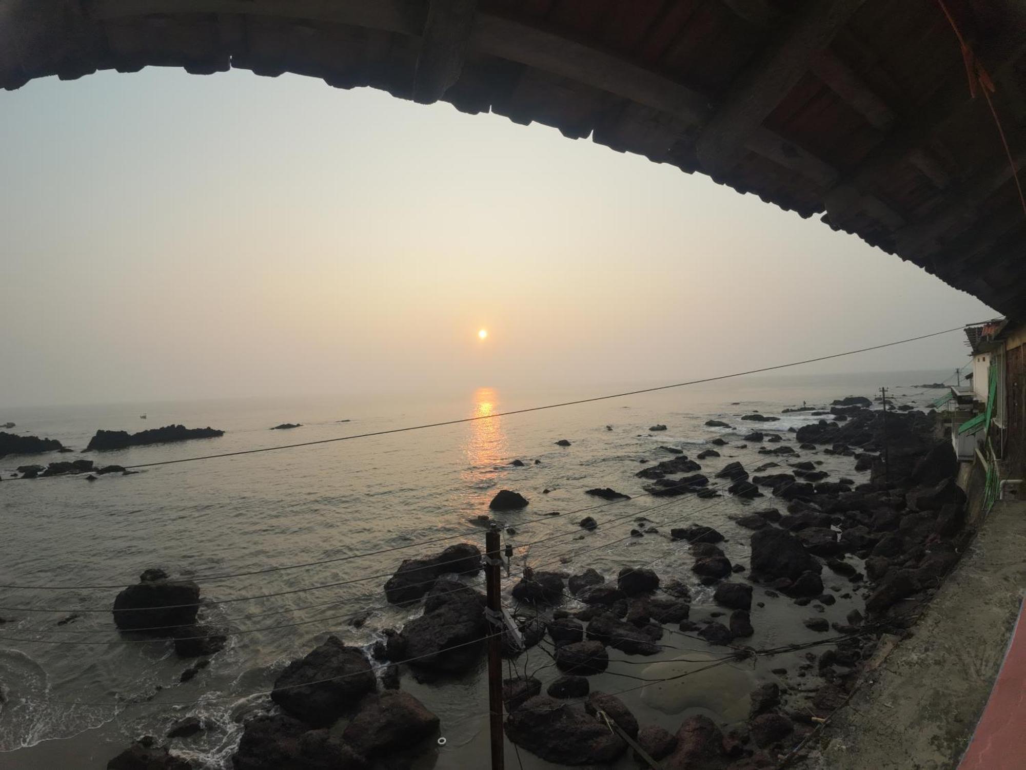 Om Ganesh Guest House Cliffside Арамбол Екстериор снимка