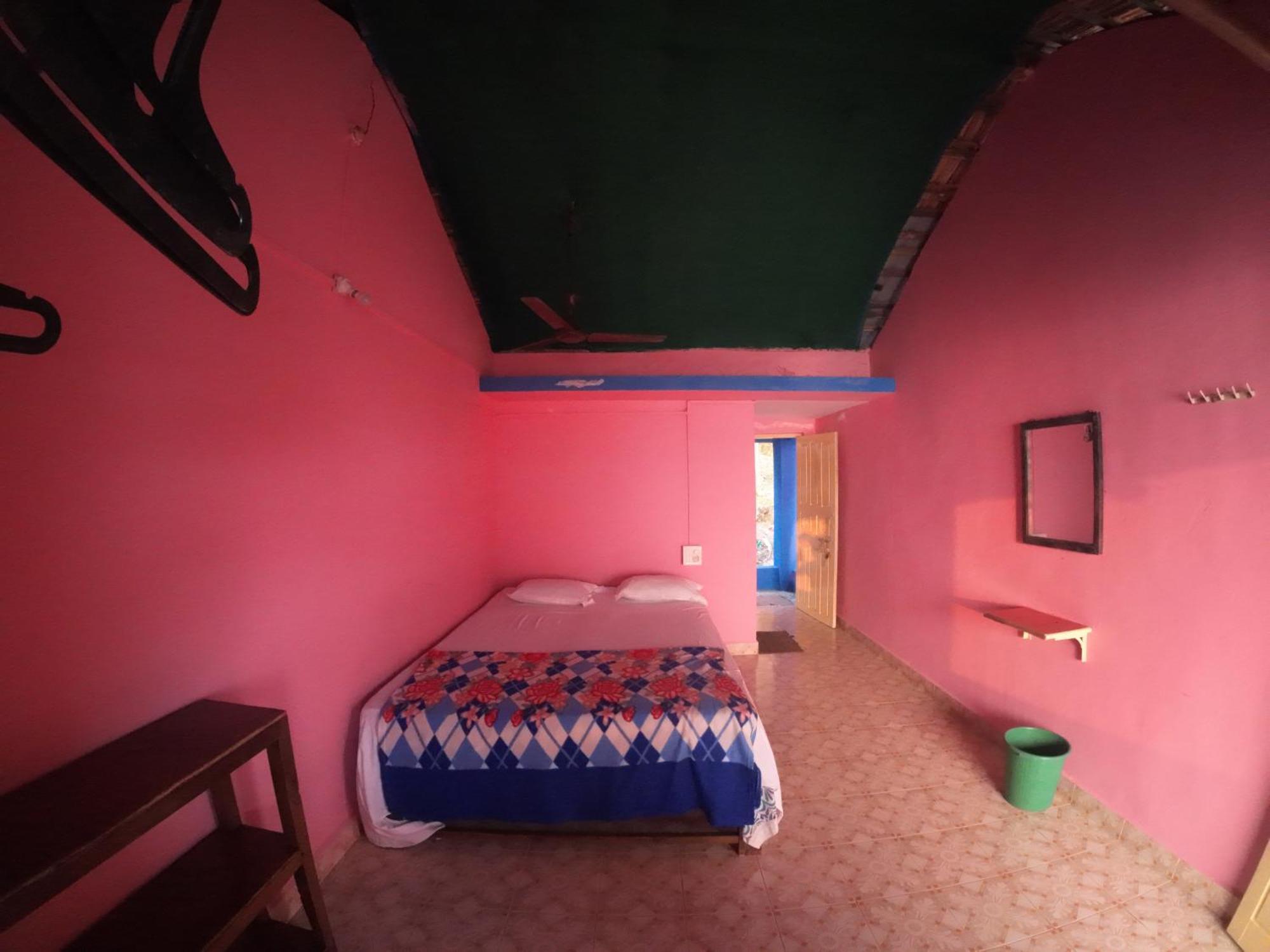 Om Ganesh Guest House Cliffside Арамбол Екстериор снимка