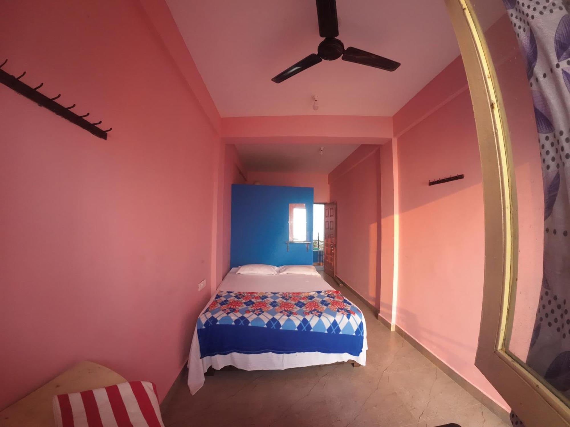Om Ganesh Guest House Cliffside Арамбол Екстериор снимка