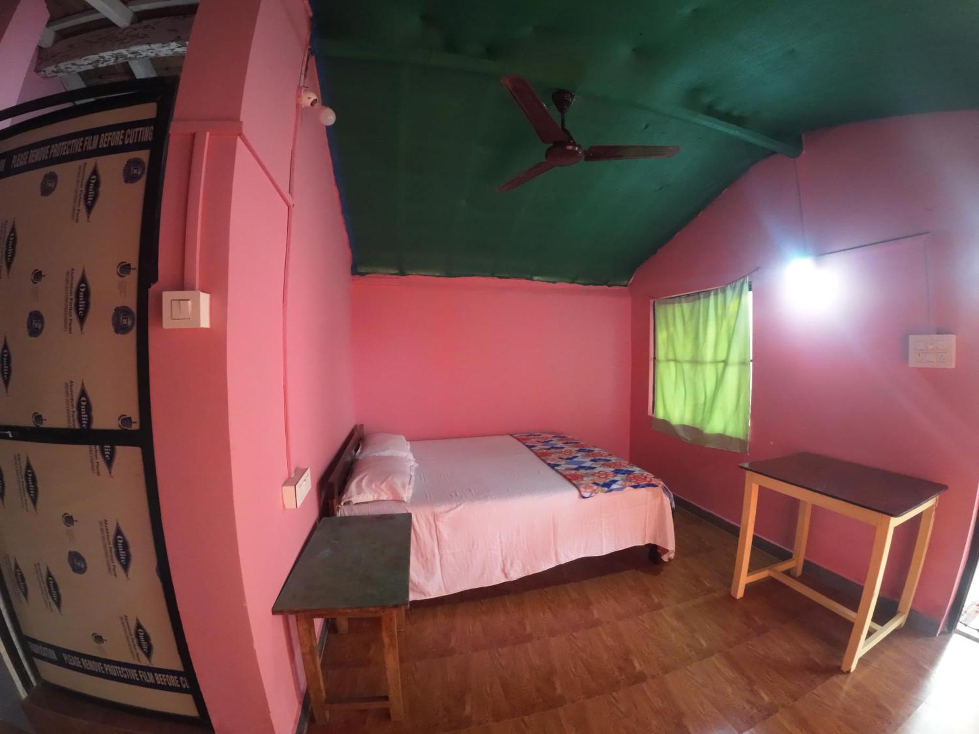 Om Ganesh Guest House Cliffside Арамбол Екстериор снимка