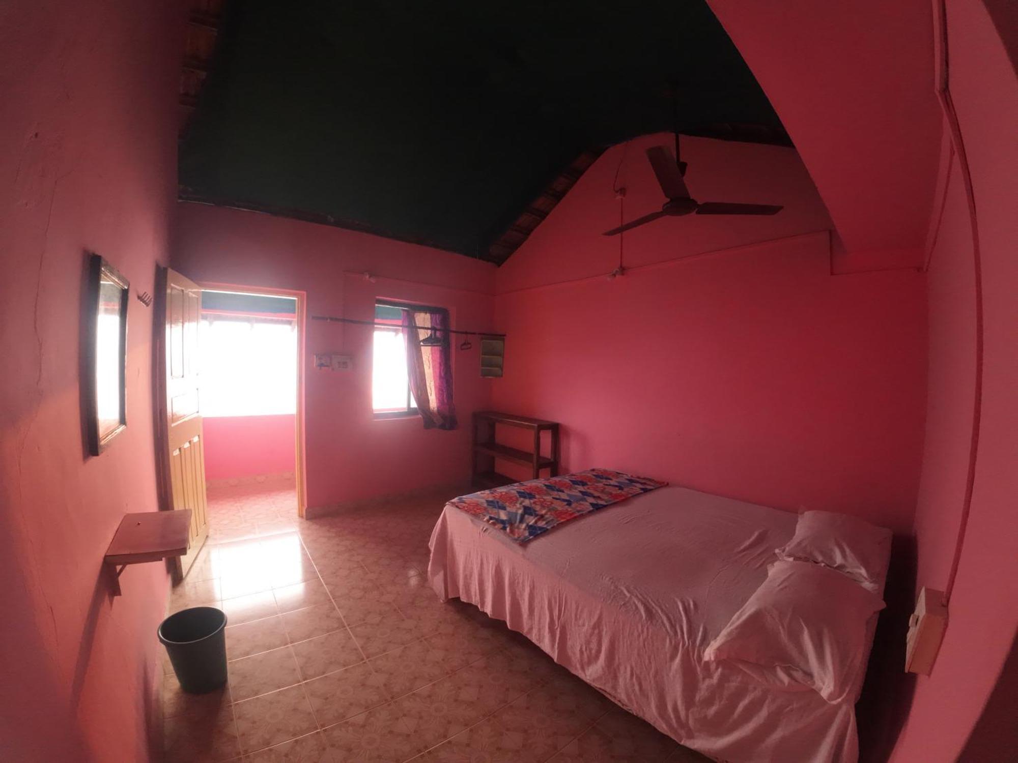 Om Ganesh Guest House Cliffside Арамбол Екстериор снимка