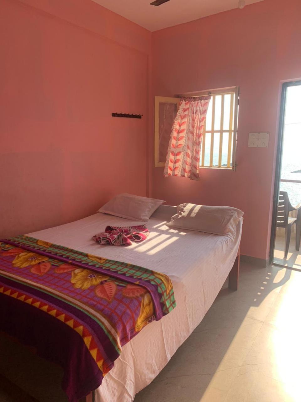 Om Ganesh Guest House Cliffside Арамбол Екстериор снимка