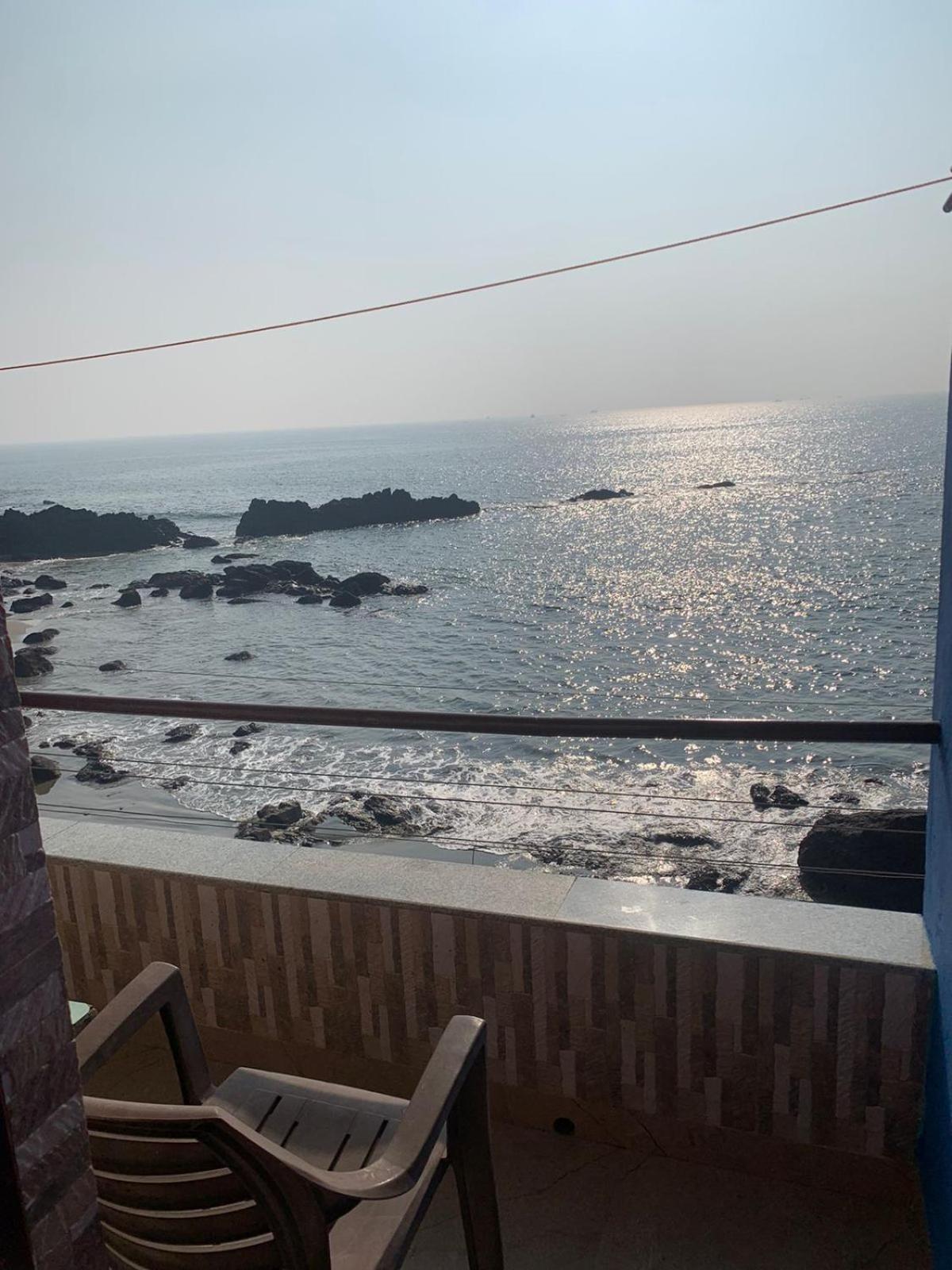 Om Ganesh Guest House Cliffside Арамбол Екстериор снимка