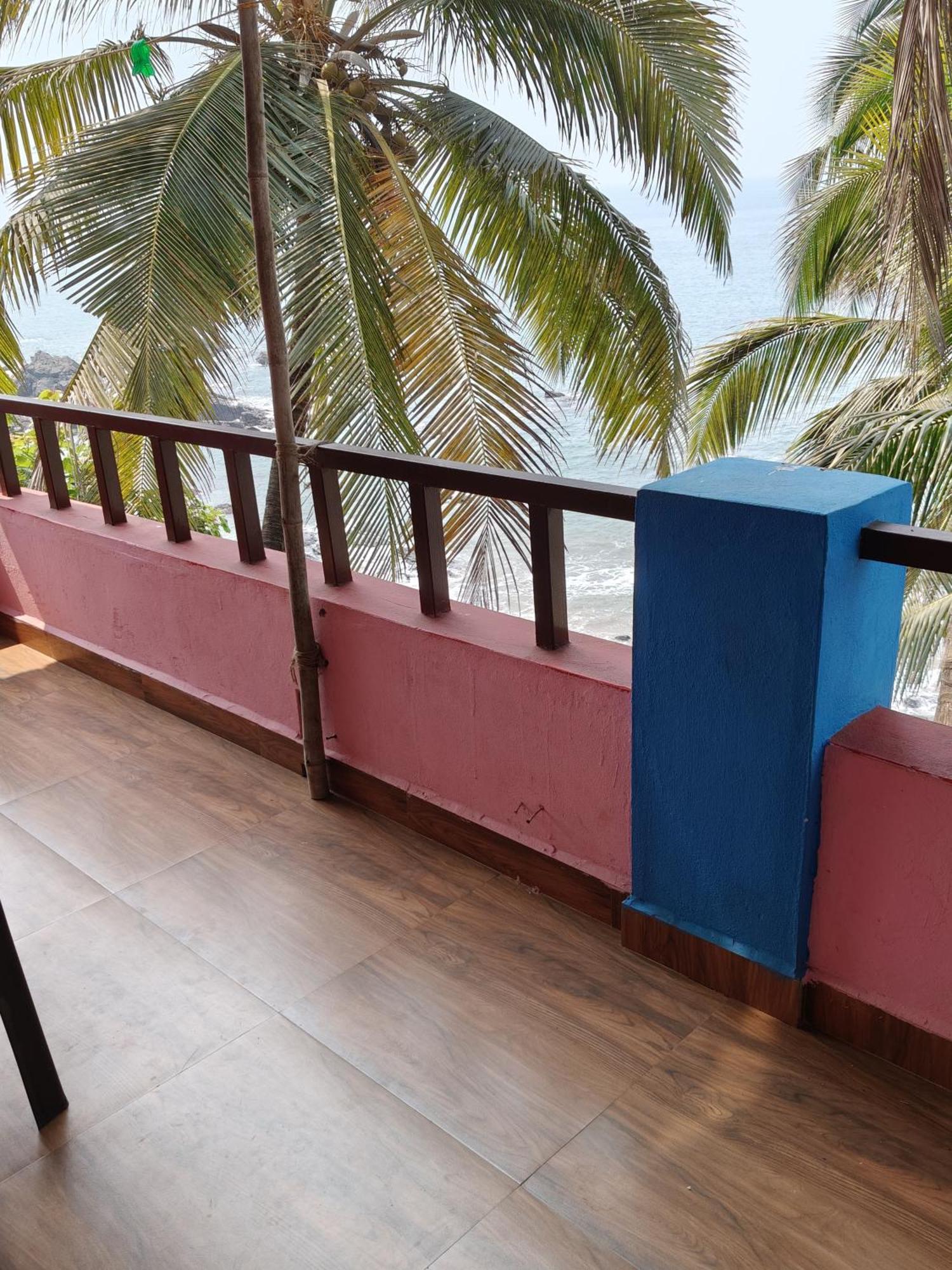 Om Ganesh Guest House Cliffside Арамбол Екстериор снимка