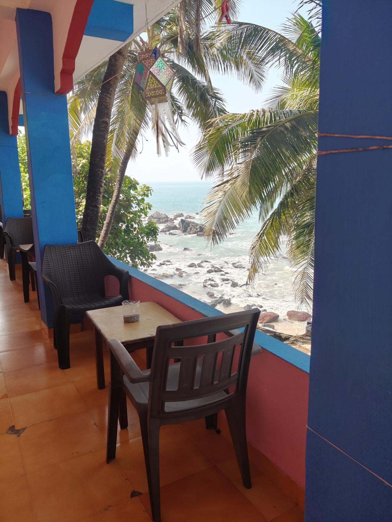 Om Ganesh Guest House Cliffside Арамбол Стая снимка