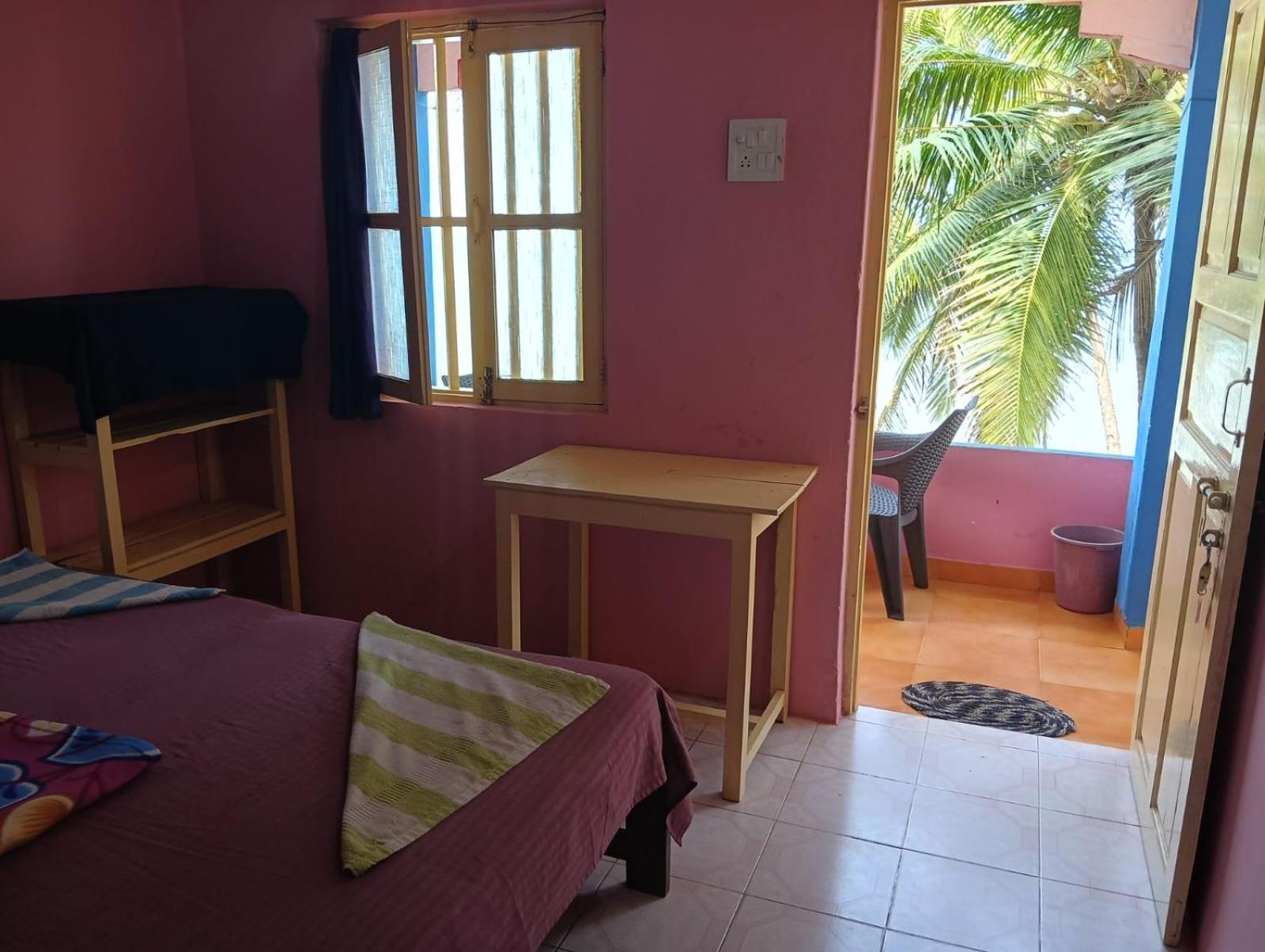 Om Ganesh Guest House Cliffside Арамбол Стая снимка